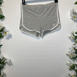 ARITZIA tna stretchy fitted 2" short